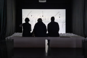 «Animitas (Blanc)», installation vidéo de Christian Boltanski