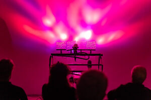 «DISCRETE PULSE OF LIGHT», performance numérique de Guillaume Côté.