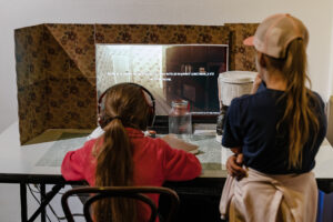 SEPT SILENCES · INSTALLATION INTERACTIVE DE CHARLINE KELSEN, ELENA SAVINOVA ET FÉLIX CÔTÉ.